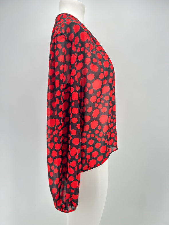 Blouse noire à pois rouges