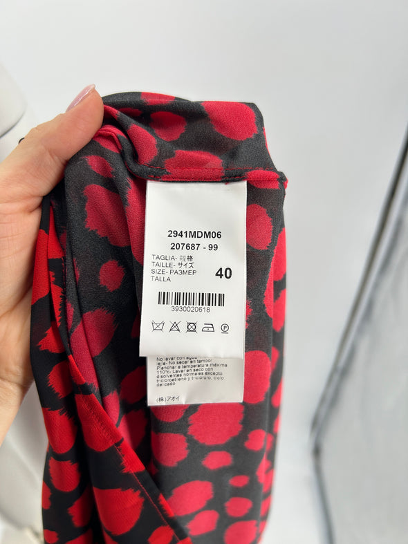 Blouse noire à pois rouges