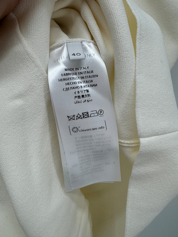 Top blanc à épaules volantées