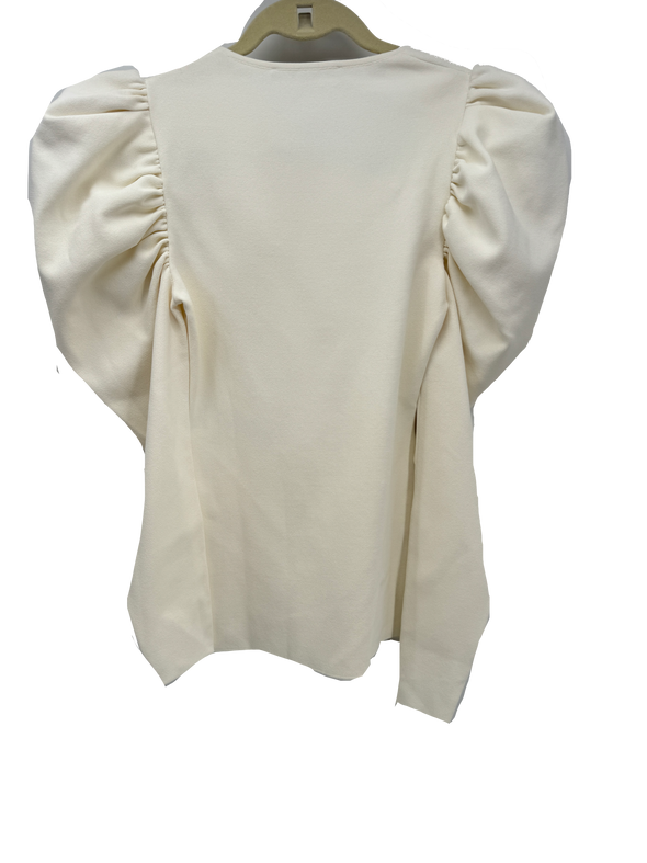 Top blanc à épaules volantées