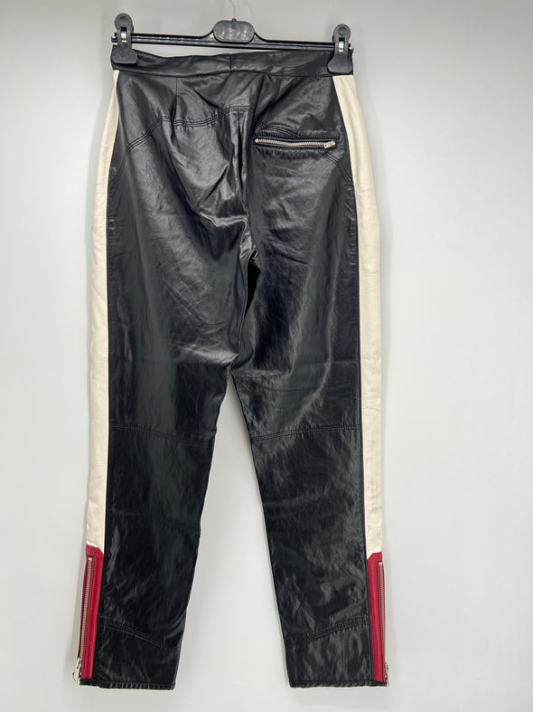 Pantalon en cuir vegan noir avec bandes rouges et blanches
