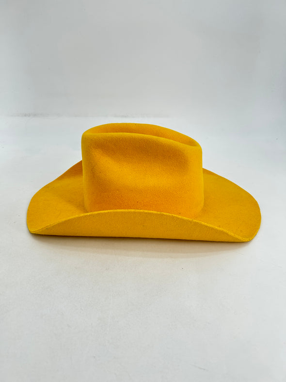 Chapeau en laine jaune