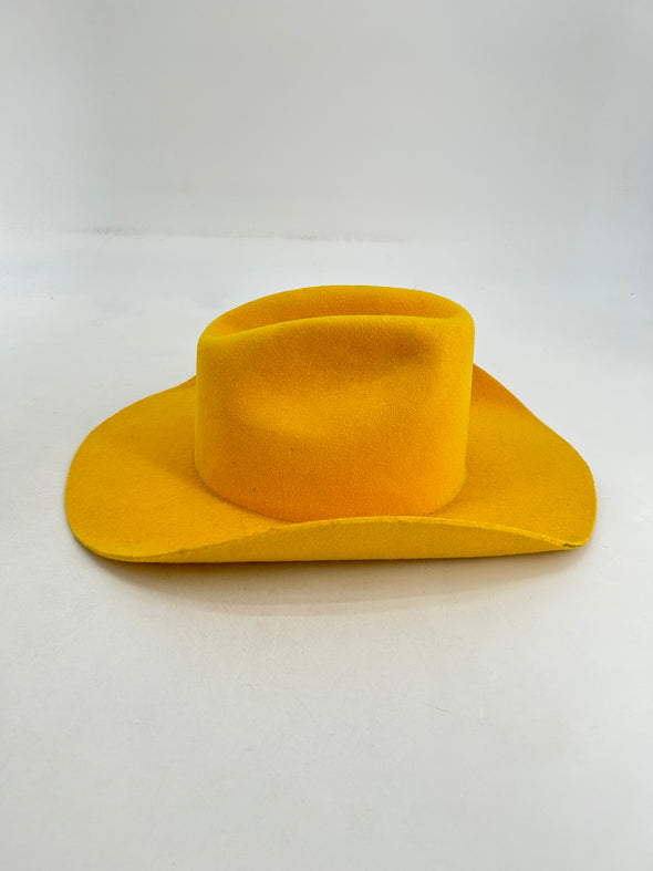 Chapeau en laine jaune