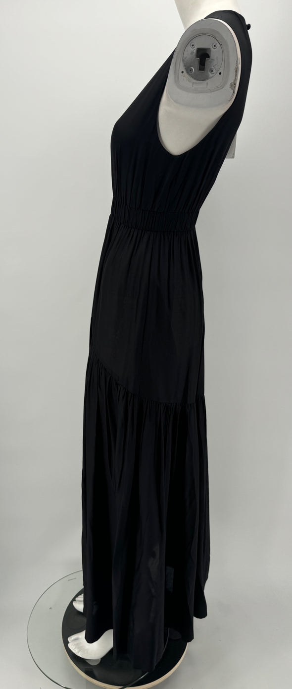 Robe longue noire sans manches