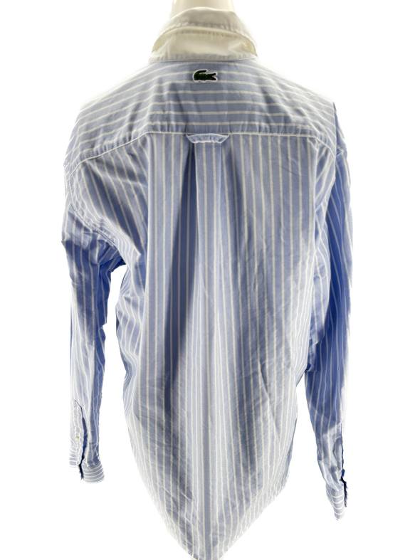 Chemise bleue à rayures blanches