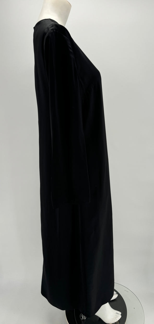 Robe noire à manches longues