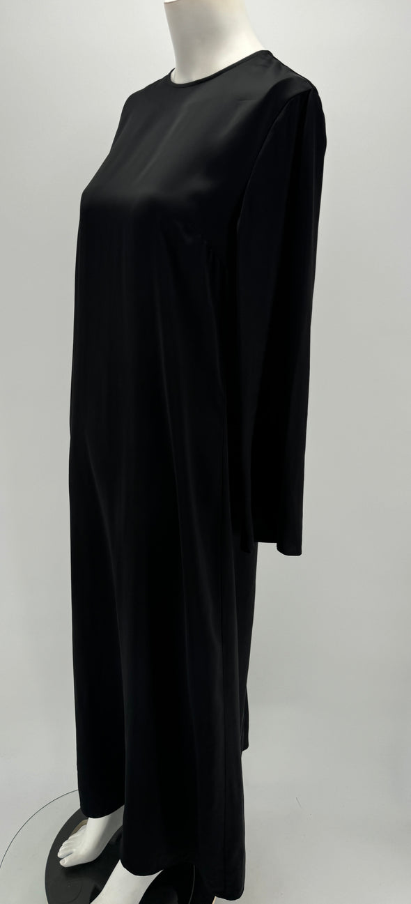 Robe noire à manches longues