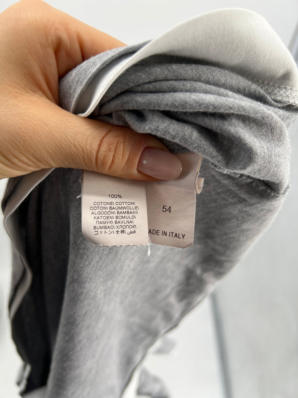 T-shirt gris avec bordures blanches