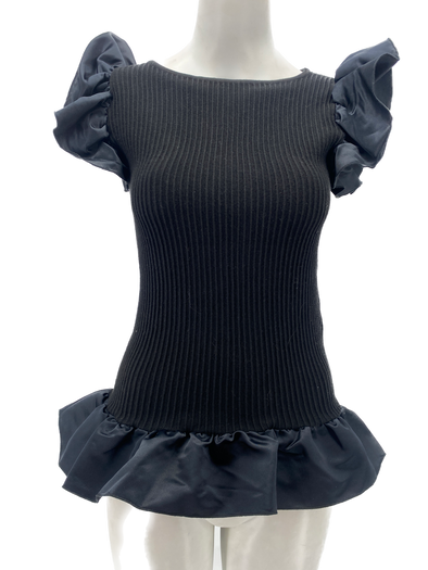 Top noir à volants