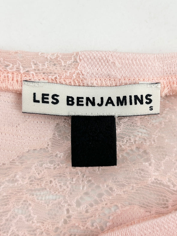 Top rose transparent à dentelle