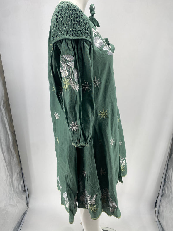 Robe brodée verte