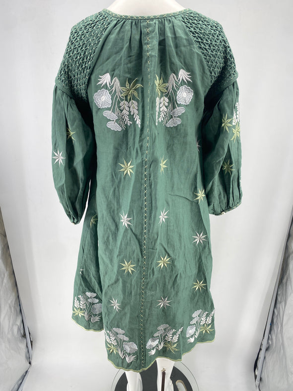 Robe brodée verte