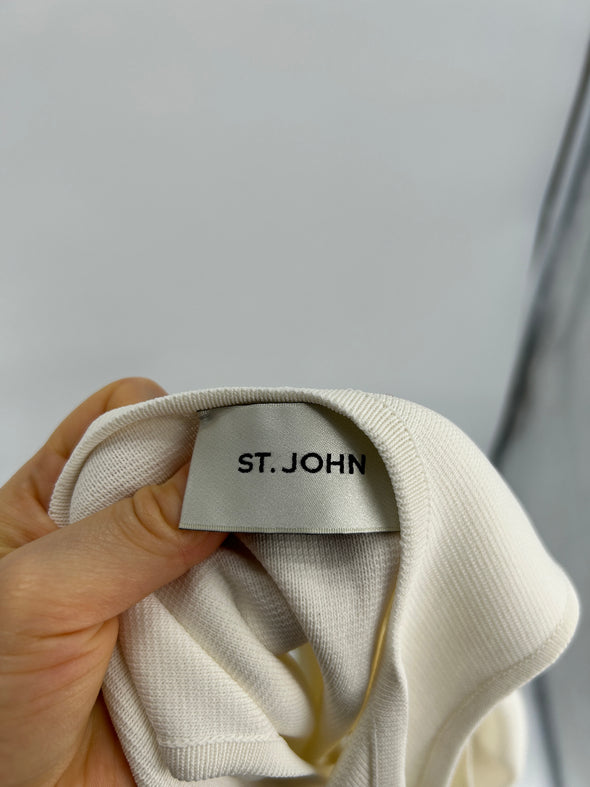 Body blanc avec détails dorés