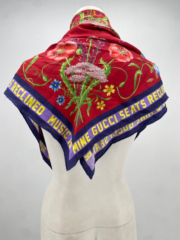 Foulard rouge imprimé