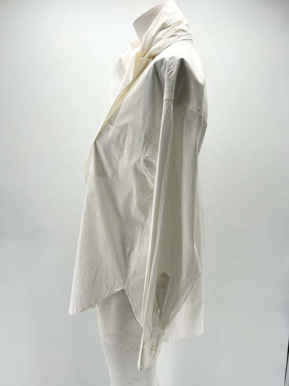 Chemise blanche à nœud au cou blanche