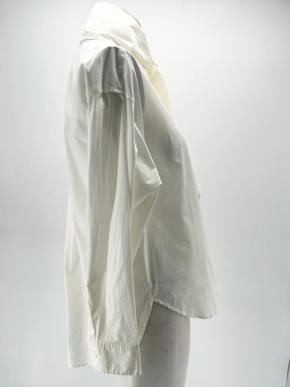 Chemise blanche à nœud au cou blanche