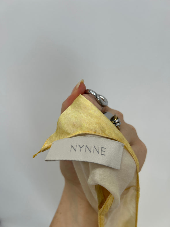Robe satinée jaune