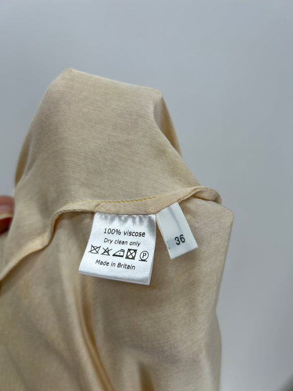 Robe satinée jaune