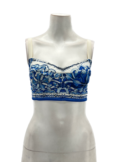 Crop top en soie à imprimé bleu et blanc