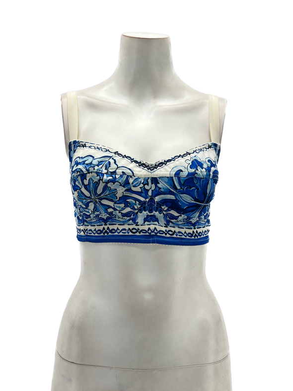 Crop top en soie à imprimé bleu et blanc