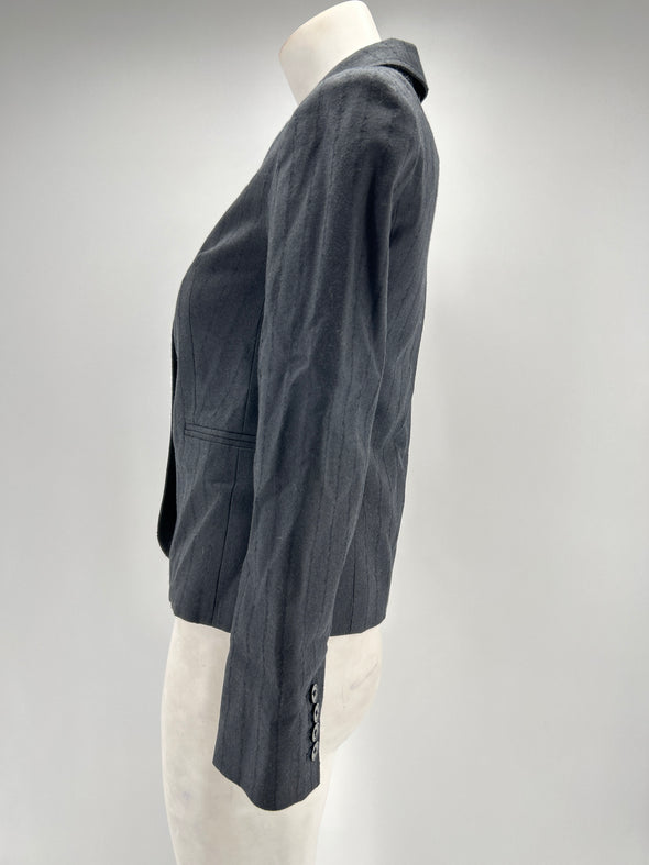 Veste cintrée grise foncée et fines rayures noires "Furo"