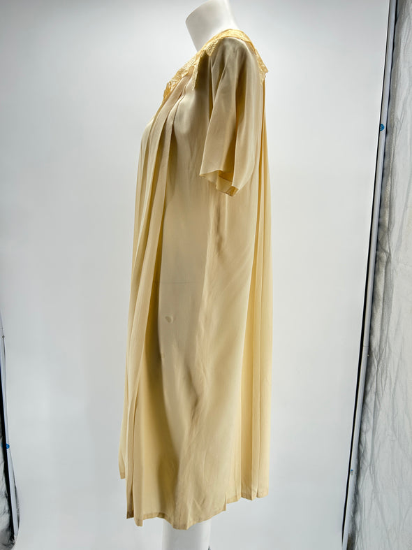 Robe satin beige avec dentelle