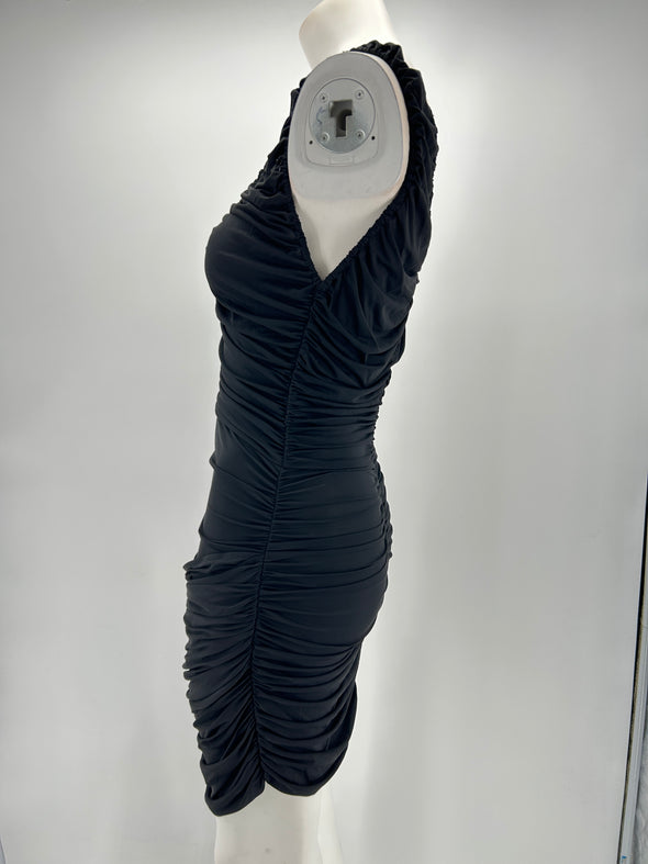 Robe noire sans manches