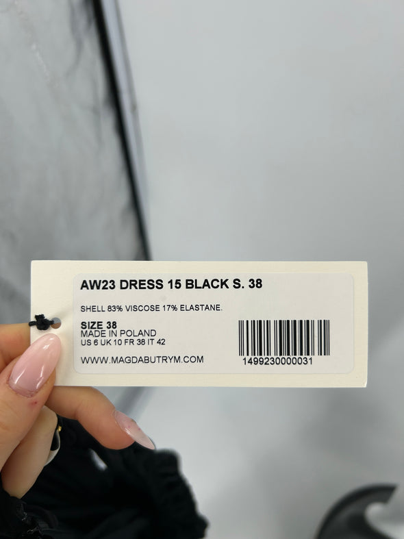 Robe noire sans manches