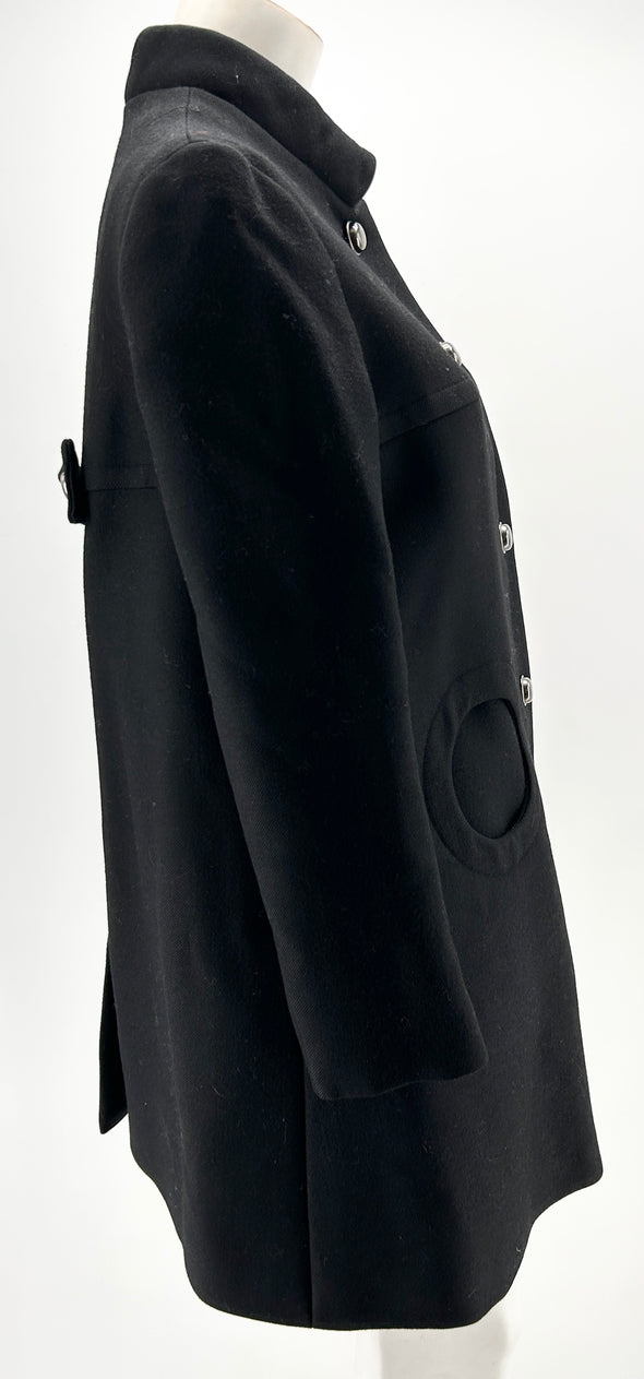 Manteau noir en laine à poches rondes