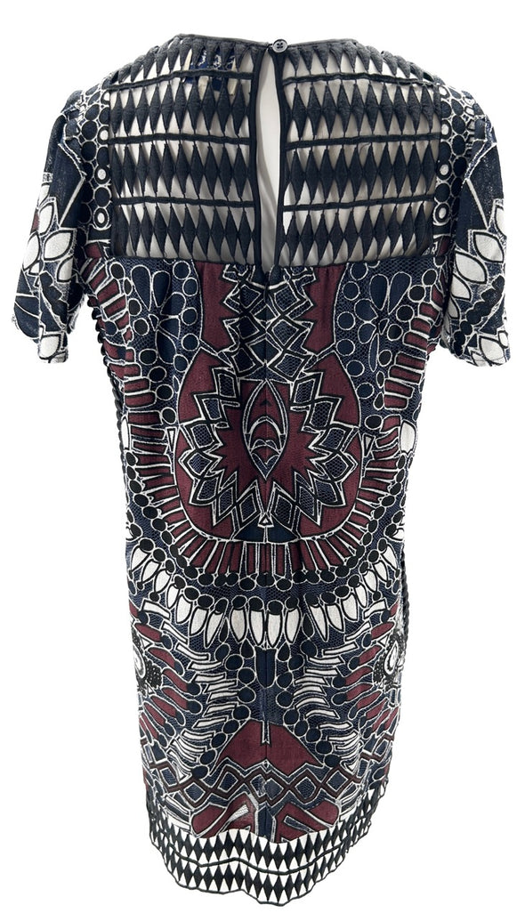 Robe noire à motifs ethniques bordeaux