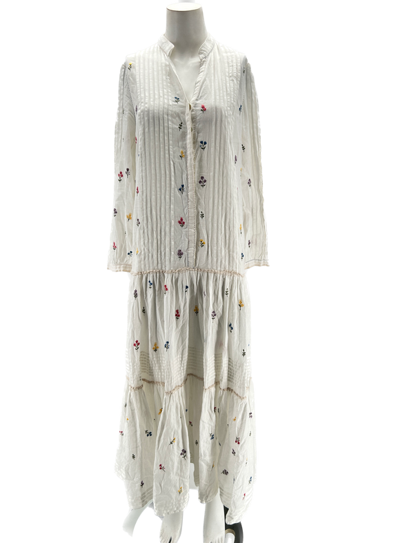 Robe longue avec broderies