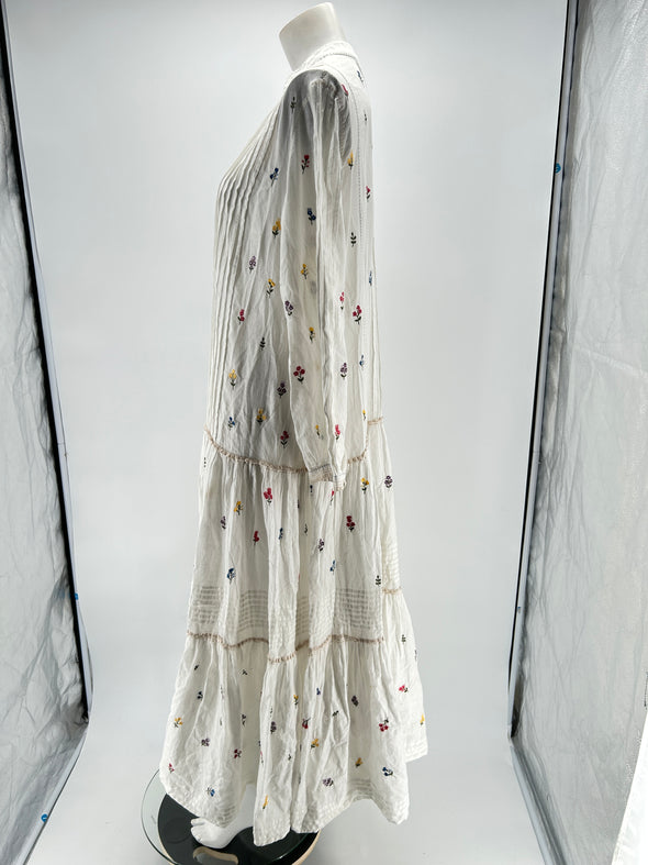 Robe longue avec broderies