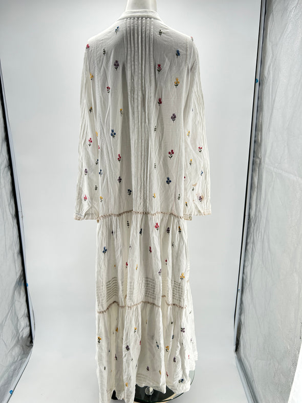 Robe longue avec broderies