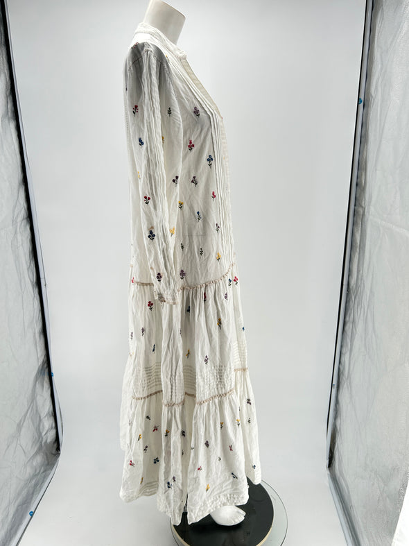 Robe longue avec broderies