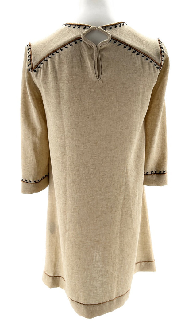 Robe beige à broderies