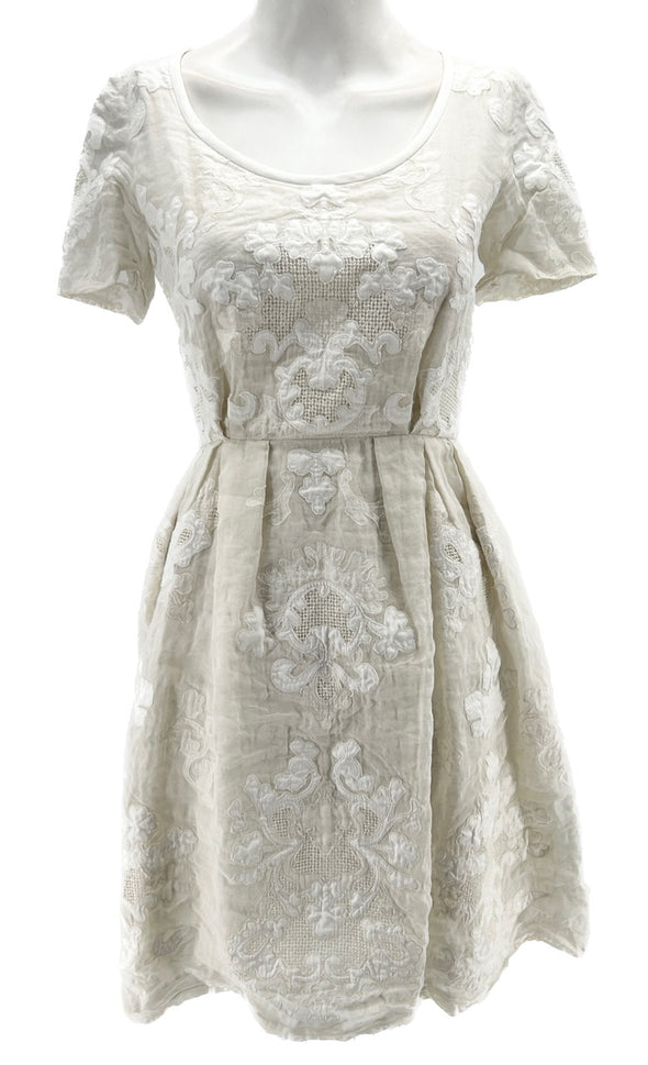 Robe blanche brodée