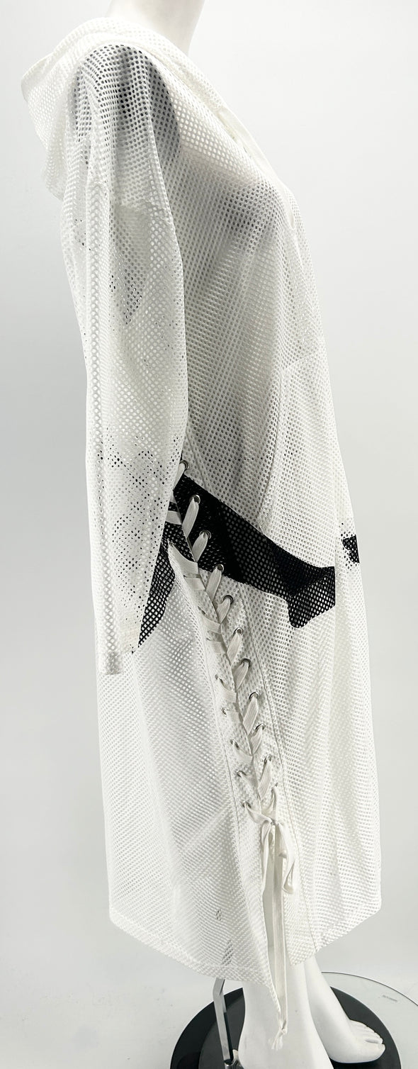 Veste longue en résille blanche
