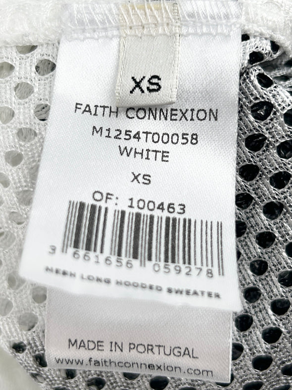 Veste longue en résille blanche