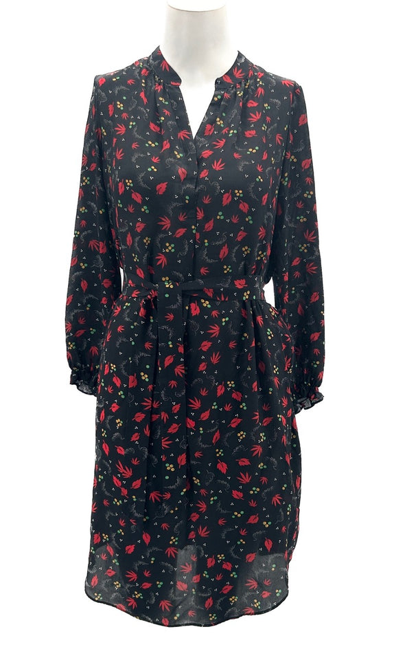 Robe noire à fleurs rouges en soie