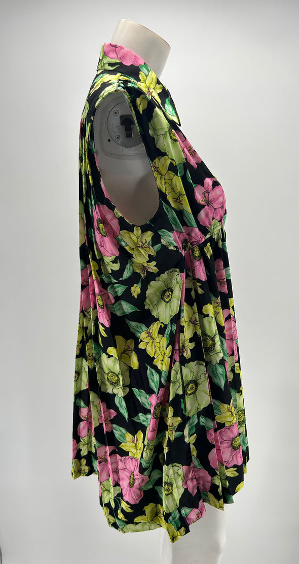 Robe noire à fleurs