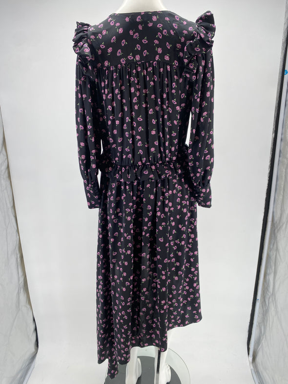 Robe noire à fleurs roses