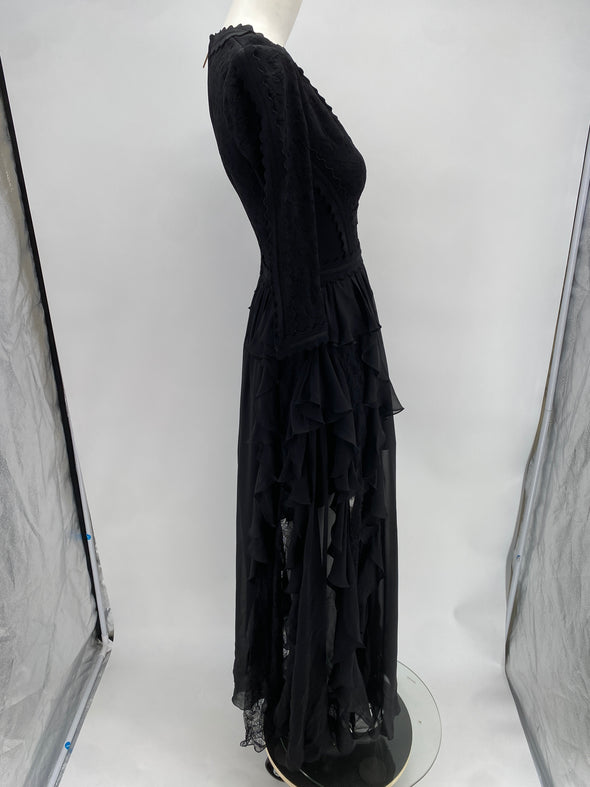 Robe noire à volants