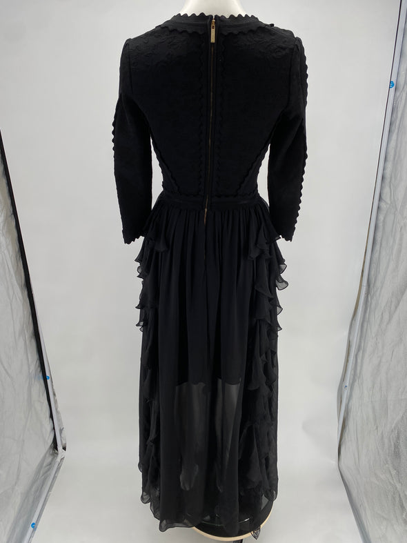 Robe noire à volants