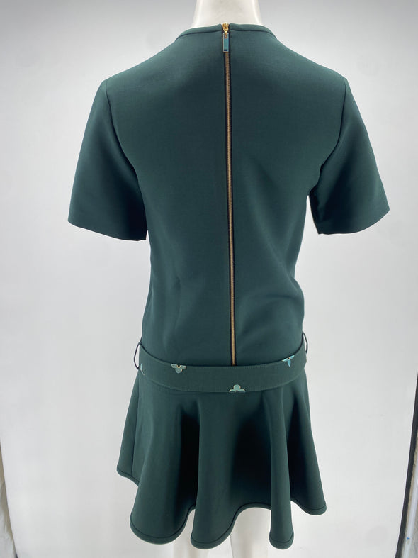 Robe verte avec motifs