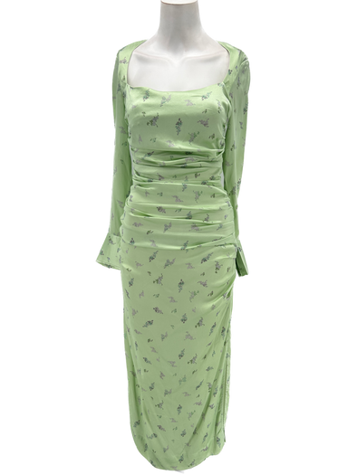 Robe longue verte satinée