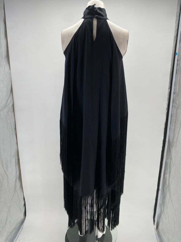 Robe noire et cape à franges