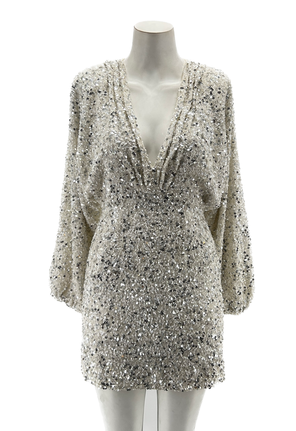 Robe blanche à sequins