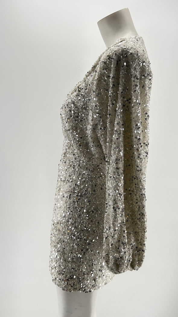 Robe blanche à sequins