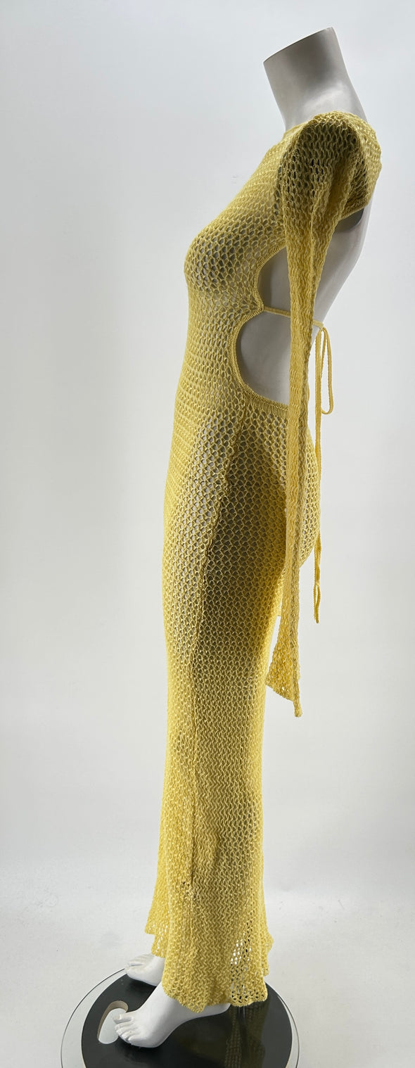 Robe jaune en crochet à dos nu