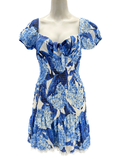 Robe froncée bleue et blanche